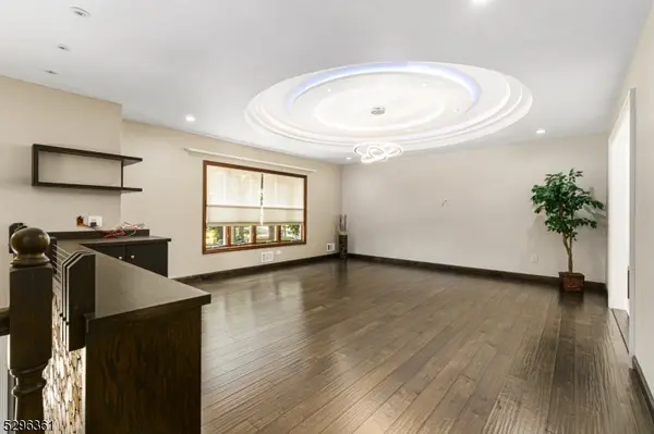 73 E Mcclellan Ave, Livingston Twp., NJ 07039