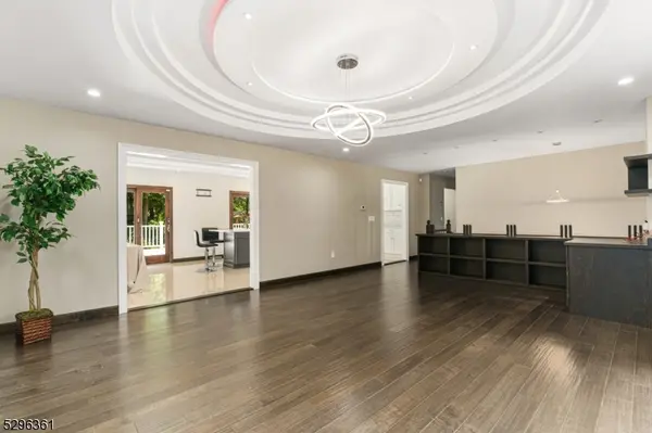 73 E Mcclellan Ave, Livingston Twp., NJ 07039