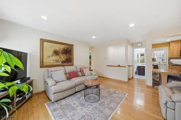 50 Skyline Lake Dr, Ringwood Boro, NJ 07456