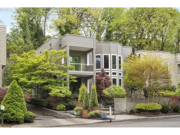 3016 SE BERKELEY PL, Portland, OR 97202