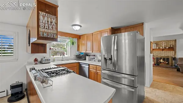 17 Clover CIR, Colorado Springs, CO 80906