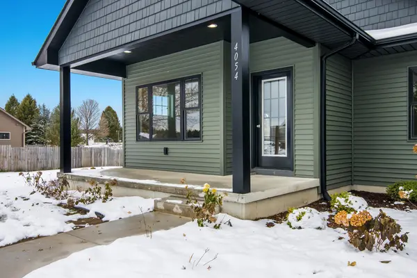 4054 Center Farm LN, Long Lake Twp, MI 49685