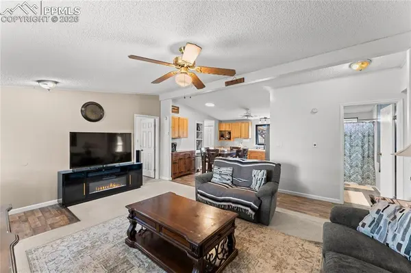 956 S Countryside LN, Pueblo West, CO 81007