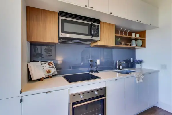 111 St Clair AVE W #1826, Toronto C02, ON M4V 1N5