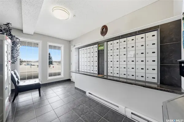 303 Lowe ROAD #401, Saskatoon, SK S7S 1P2