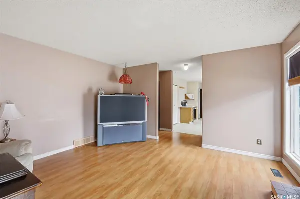 142 Heise CRESCENT, Saskatoon, SK S7M 4V3