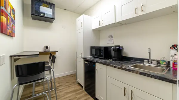 28 Village Centre PL #28-204, Mississauga, ON L4Z 1V9