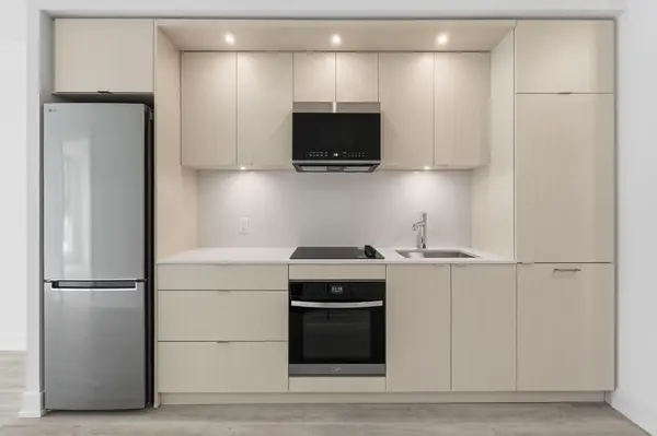 25 Cordova AVE #315, Toronto W08, ON M9A 0E5