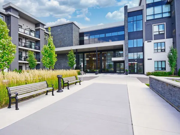 3170 Erin Mills Pkwy #131, Mississauga, ON L5L 0B6