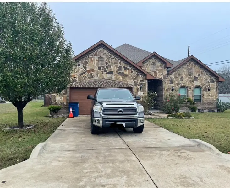 225 S Overlook Drive, Red Oak, TX 75154