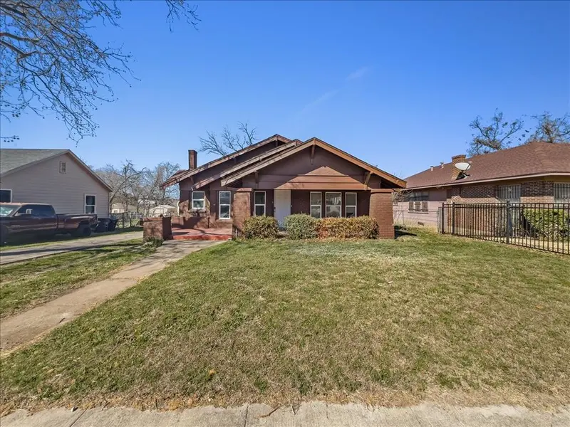 817 Marion Avenue, Fort Worth, TX 76104