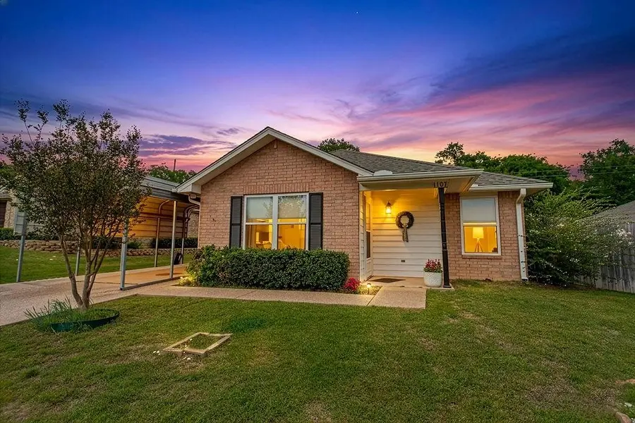 1107 Woodland Park Drive, Lindale, TX 75771