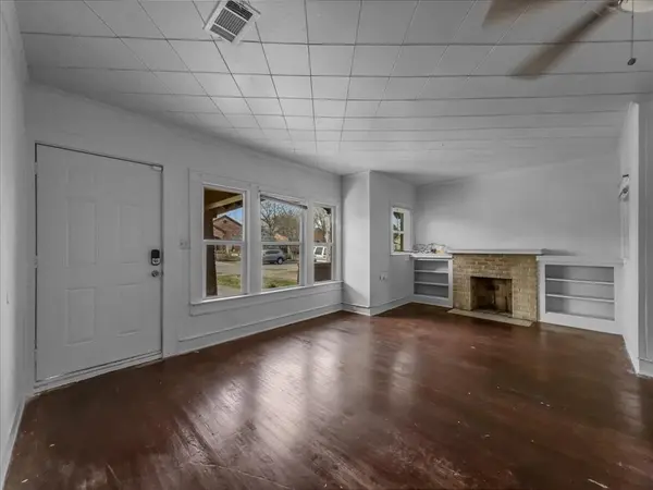 817 Marion Avenue, Fort Worth, TX 76104