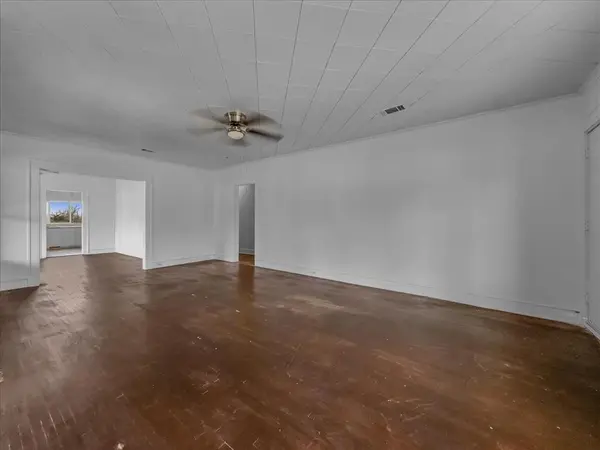 817 Marion Avenue, Fort Worth, TX 76104