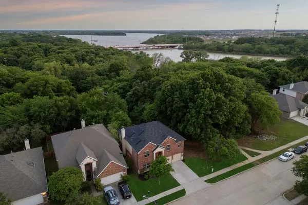 916 Starling Lane, Aubrey, TX 76227