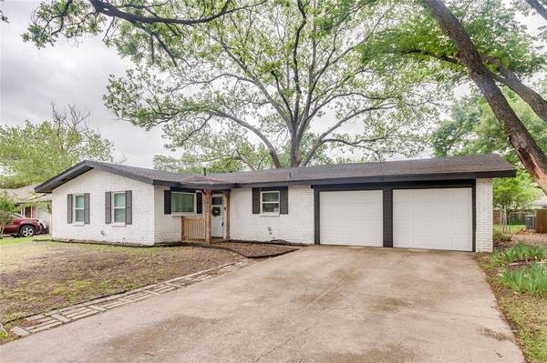2012 Bradford Drive, Arlington, TX 76010