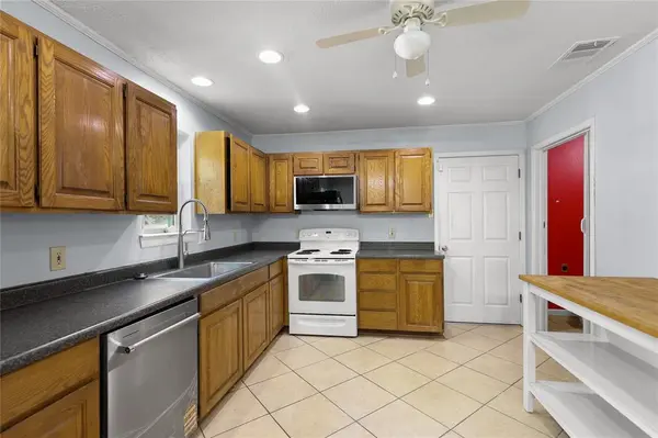 1109 Pine Ridge Drive, Azle, TX 76020