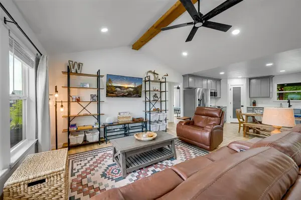 64 Private Road 43792, Paris, TX 75462