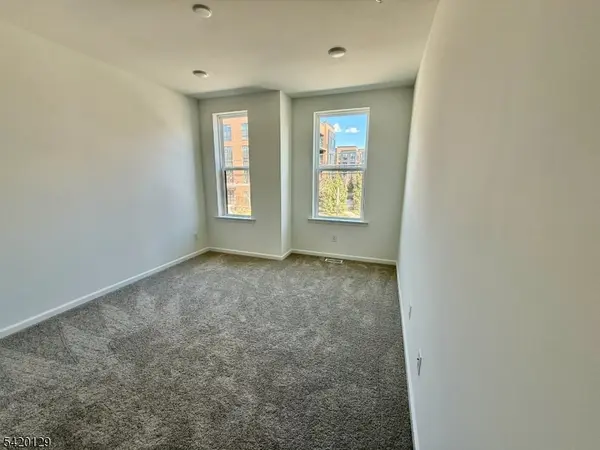 400 Willow St #405, Kearny Town, NJ 07032