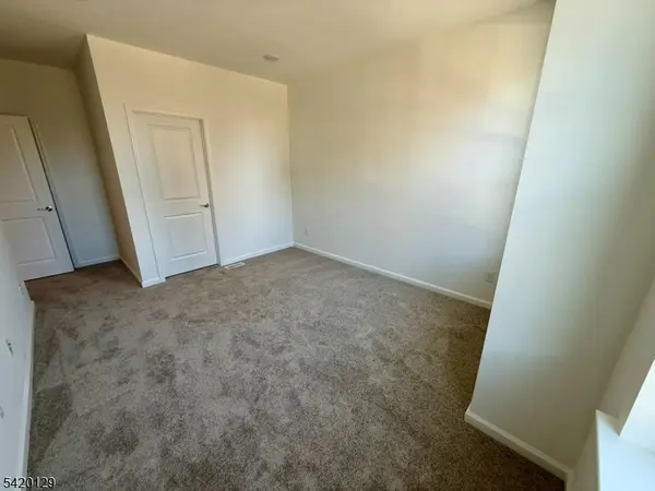 400 Willow St #405, Kearny Town, NJ 07032