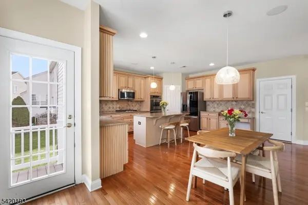 24 Crestview Dr, Clinton Twp., NJ 08809