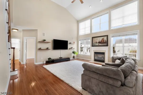 24 Crestview Dr, Clinton Twp., NJ 08809