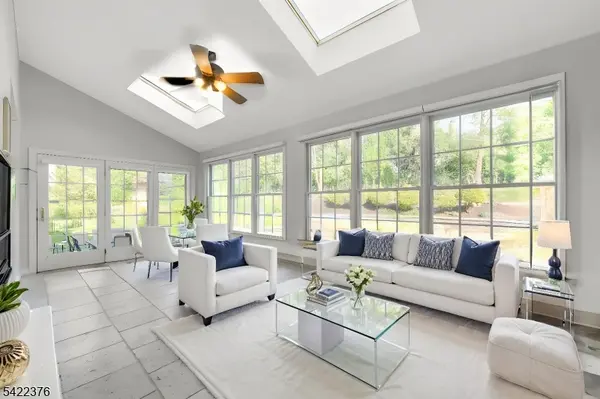 4 Greenbriar Ct, Mount Olive Twp., NJ 07836