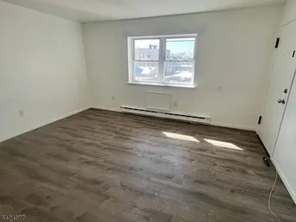 25 Houston St #5, Newark City, NJ 07105