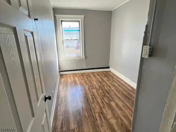 489 Market St, Paterson City, NJ 07501