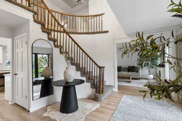 11880 Whispering Oak LN, Shelby Twp, MI 48315