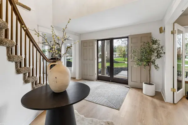 11880 Whispering Oak LN, Shelby Twp, MI 48315