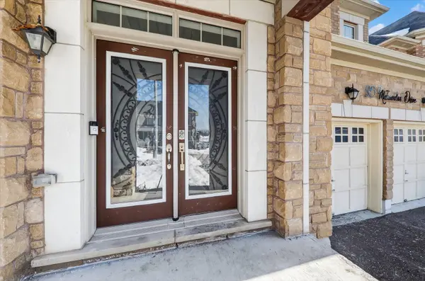 35 Mohandas DR, Markham, ON L3S 0E5