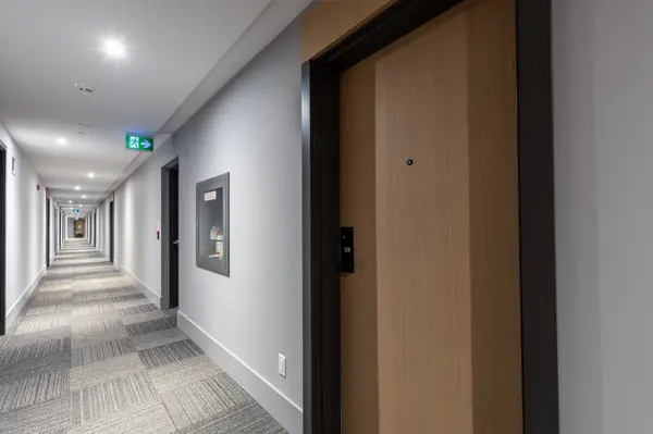 1440 Clarriage CT #308, Milton, ON L9T 2X5