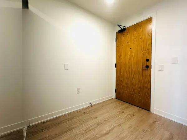 2495 Eglinton AVE W #415, Mississauga, ON L5M 2T2