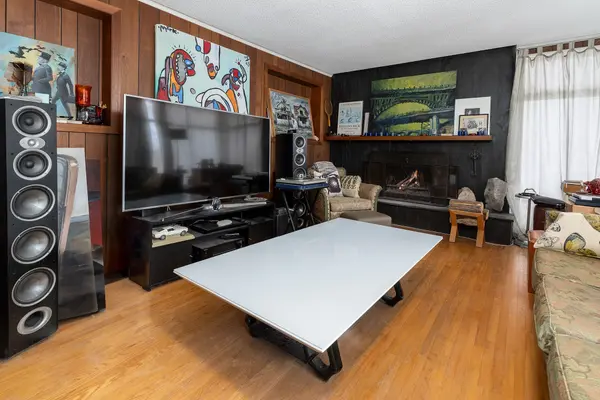 5 Homestead AVE, Hamilton, ON L9H 5Y6