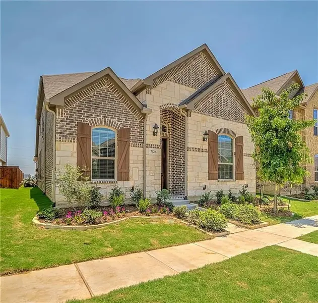 7124 Isle Royal Lane, Irving, TX 75063
