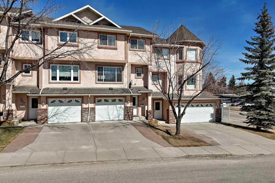 82 Holmwood AVE NW, Calgary, AB T2K 6K7