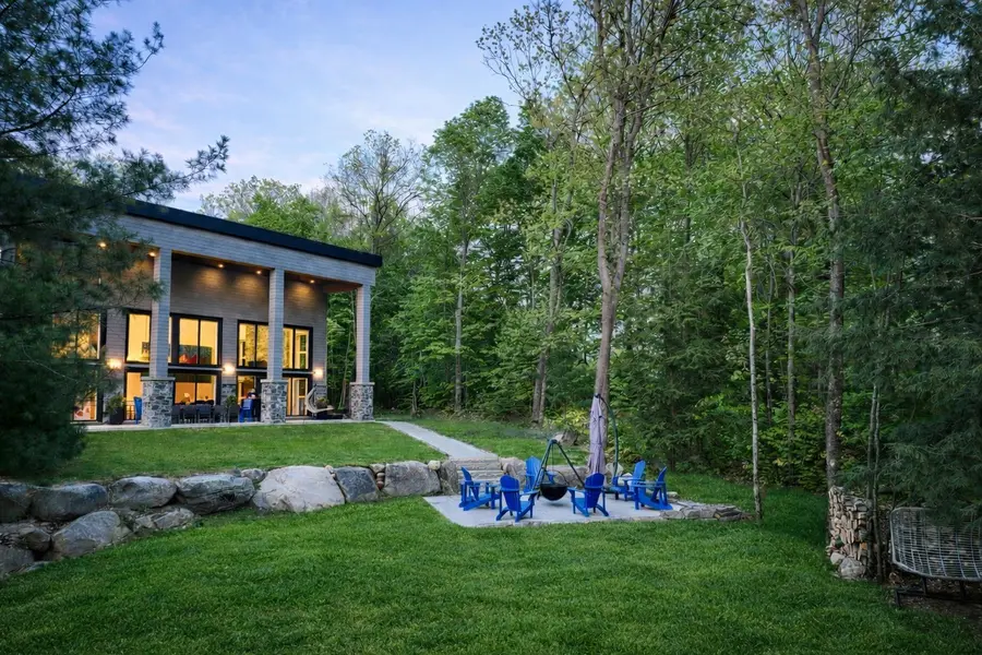 35 Estate DR, Muskoka Lakes, ON P0B 1J0