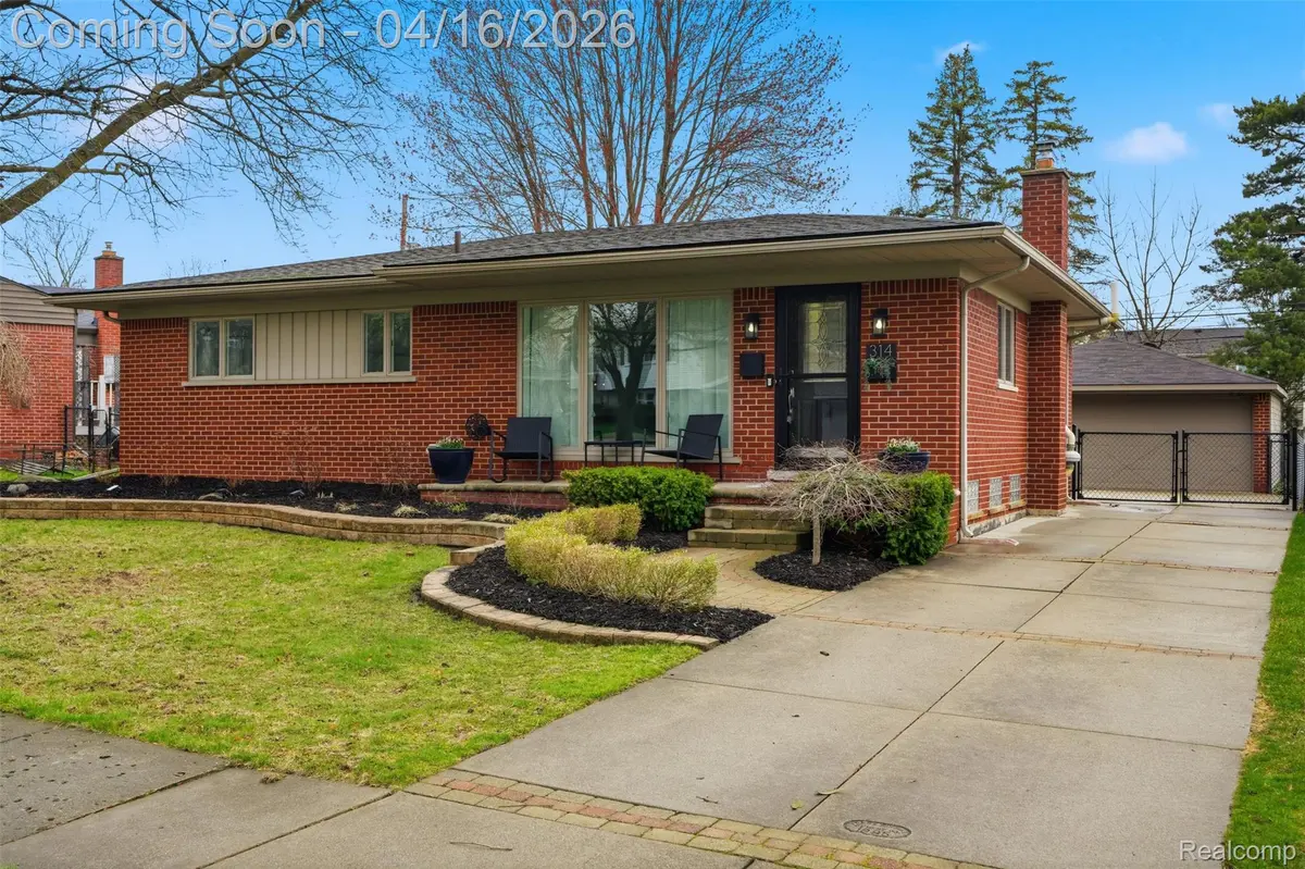 314 Debra LN, Northville, MI 48167