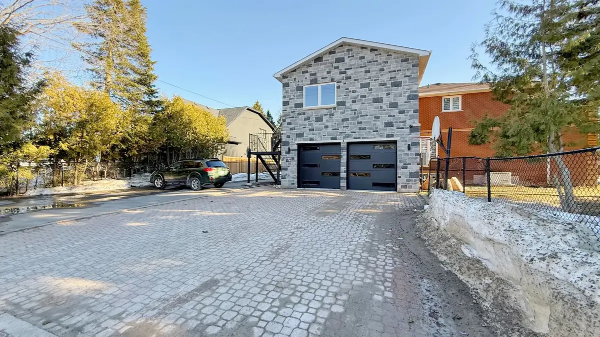 59 Centre RD, Uxbridge, ON L9P 1B5