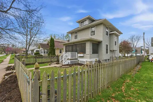 809 S 7th Ave, Iowa City, IA 52245