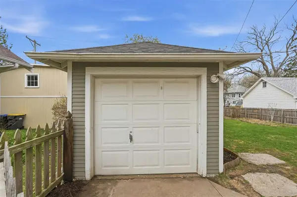 809 S 7th Ave, Iowa City, IA 52245