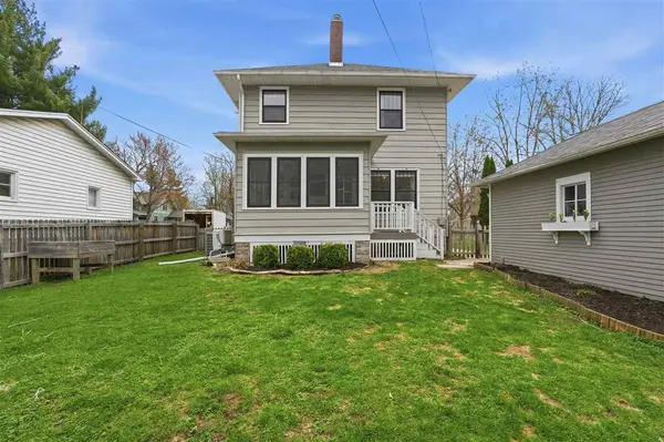 809 S 7th Ave, Iowa City, IA 52245