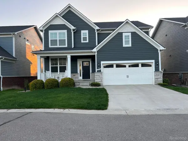 31065 Tremont LN, Beverly Hills Village, MI 48025