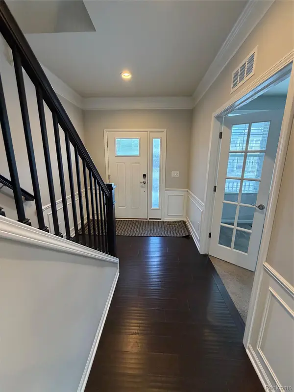 31065 Tremont LN, Beverly Hills Village, MI 48025