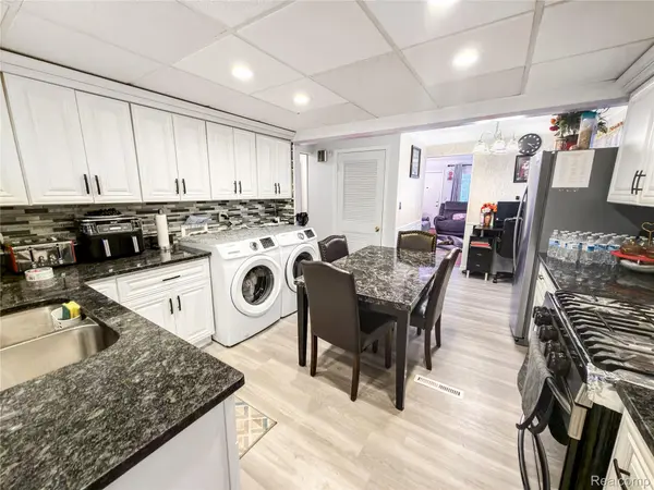 4710 Edgewood ST, Dearborn Heights, MI 48125