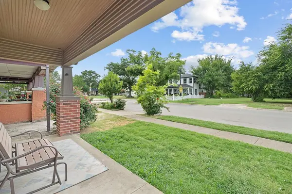 1120 E Terrell Avenue, Fort Worth, TX 76104