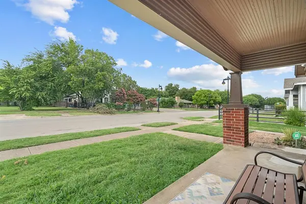 1120 E Terrell Avenue, Fort Worth, TX 76104
