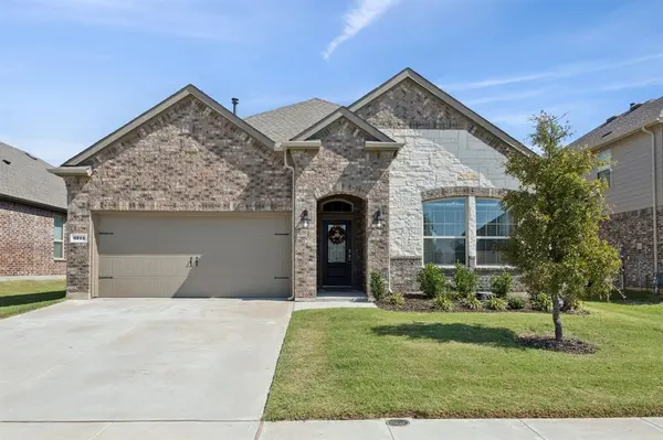 3212 Brady Starr Drive, Aubrey, TX 76227