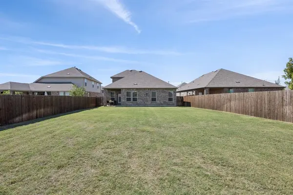 3212 Brady Starr Drive, Aubrey, TX 76227